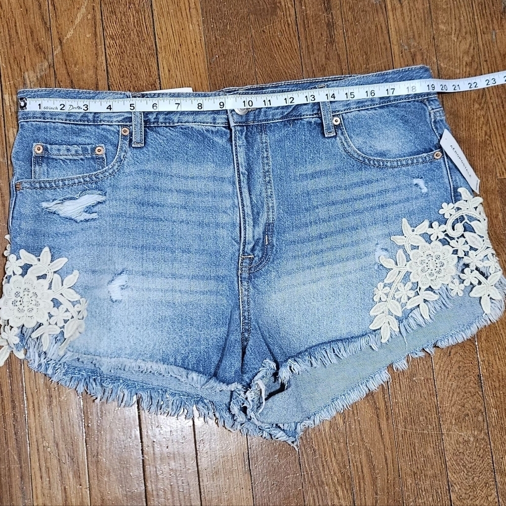 Aeropostal/vintage/ high-rise/denim shorts/ floral details/blue color/size 16 - Picture 8 of 13